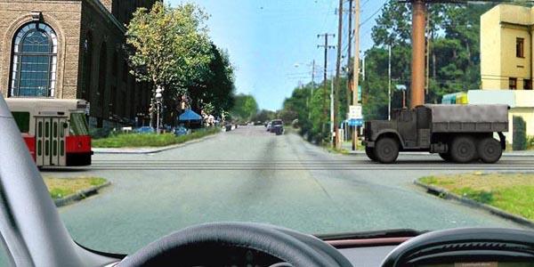 سوال 57: )میدان(کدام راننده مقررات راهنمایی و رانندگی را ضمن خروج از تقاطع با حرکت دورانی نقض می کند؟