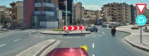 سوال 87: چنانچه قصد دارید در مسیر مستقیم به حرکت خود ادامه دهید ،حق تقدم کدام وسیله نقلیه را باید رعایت کنید؟