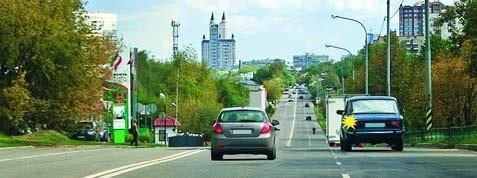 سوال 88: در این حالت آیا راننده موتور سیکلت مجبور است حق تقدم را رعایت کند؟