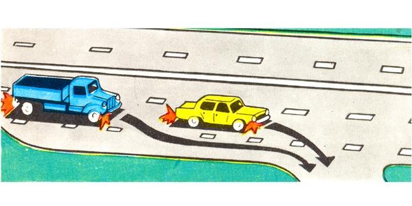 سوال 19: در صورت حرکت در سمت مقابل ،بر روی سرازیری تند باید حق تقدم کدام وسیله نقلیه را رعایت کرد؟