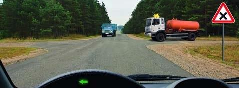 السؤال 515: :عند هذا التقاطع إفساح المجال لشاحنة تقترب من طريق غير ممهد