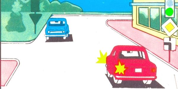 سوال 446: هنگام گردش به راست مجبور به رعایت حق تقدم برای کدامیک هستید؟