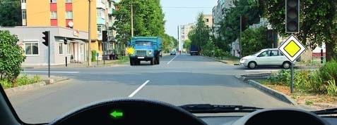 سوال 545: آیا در این حالت مجبور به رعایت حق تقدم راننده تراموا هستید؟