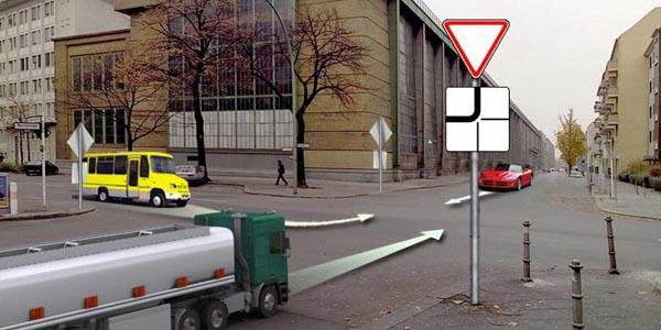 سوال 476: آخرین خودرویی که از تقاطع عبور خواهد کرد کدام است؟