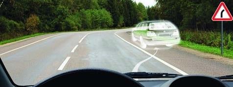 سوال 705: آیا ادامه تردد در این خط عبور پس از پیشی گرفتن از کامیون مجاز است؟