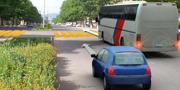 سوال 692: آیا ایستادن و توقف اتوبوس ها در سمت چپ بخش تردد اماکن مسکونی ،در جاده های یکطرفه، مجاز است؟