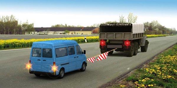 سوال 817: آیا راننده مجاز به ادامه تردد در صورت روشن شدن چراغ زرد یا باال بردن دست توسط کنترل کننده است؟