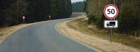 سوال 823: عالمتی که راننده موتور سیکلت با دست نشان می دهد بیانگر چیست؟