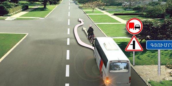 سوال 898: در حالت بروز تیک تشنج چه کمکی باید به فرد درگیر این وضعیت نشان داد؟