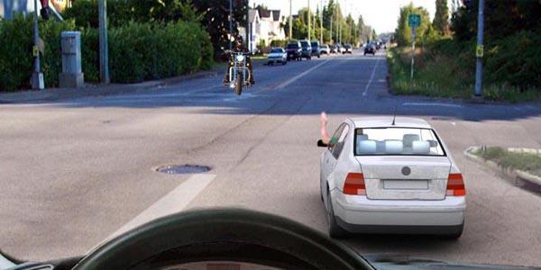 سوال 908: بمنظور بررسی گردش خون در دست و پاها ،در قسمت پایین تر از پانسمان ناخن اندام آسیب شما تصمیم می گیرید که گردش خون در اندام های .دیده فرد مصدوم را فشرده و رها می کنید :وی مختل شده است ،اگر