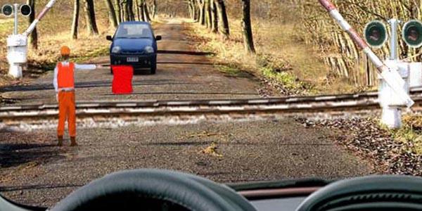 Вопрос 913: Какой маневр выполняет водитель легкового автомобиля?