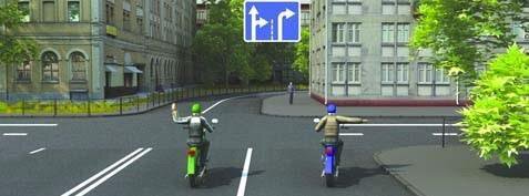 Question 863: Which of the drivers makes a signal for a right turn?